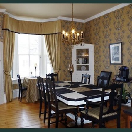 Quartermain House Bed & Breakfast Фредериктън Екстериор снимка