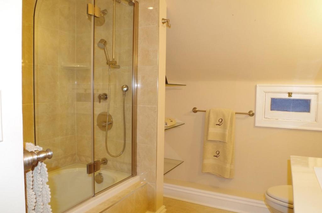 Quartermain House Bed & Breakfast Фредериктън Стая снимка