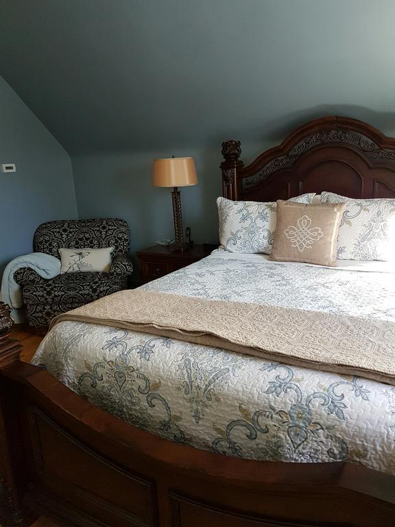 Quartermain House Bed & Breakfast Фредериктън Екстериор снимка
