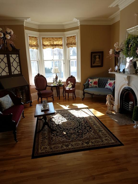 Quartermain House Bed & Breakfast Фредериктън Екстериор снимка