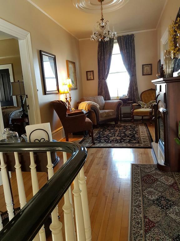 Quartermain House Bed & Breakfast Фредериктън Екстериор снимка