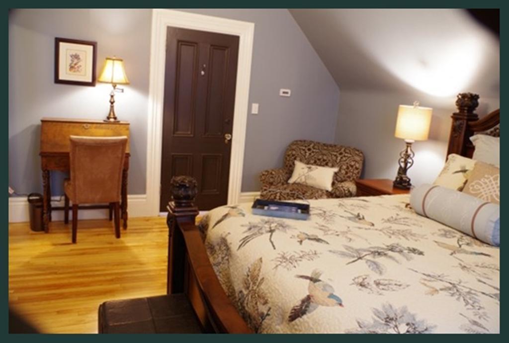 Quartermain House Bed & Breakfast Фредериктън Екстериор снимка