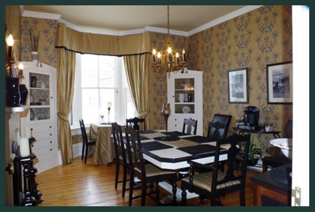 Quartermain House Bed & Breakfast Фредериктън Екстериор снимка